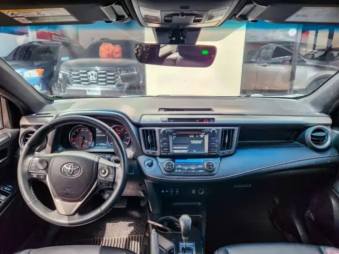 2018 Toyota RAV4 SE 4WD — 8
