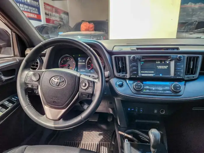 2018 Toyota RAV4 SE 4WD — 10