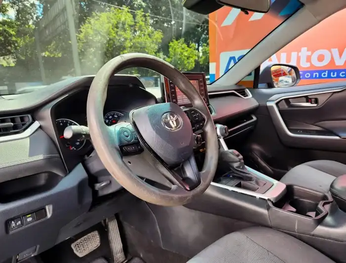 2020 Toyota RAV4 XLE 4X2 — 7