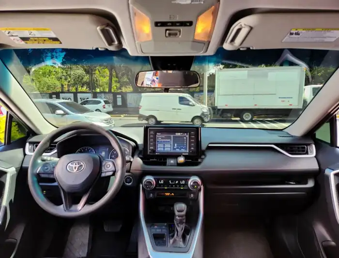 2020 Toyota RAV4 XLE 4X2 — 8