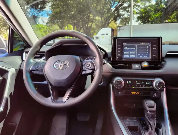 2020 Toyota RAV4 XLE 4X2 — 10