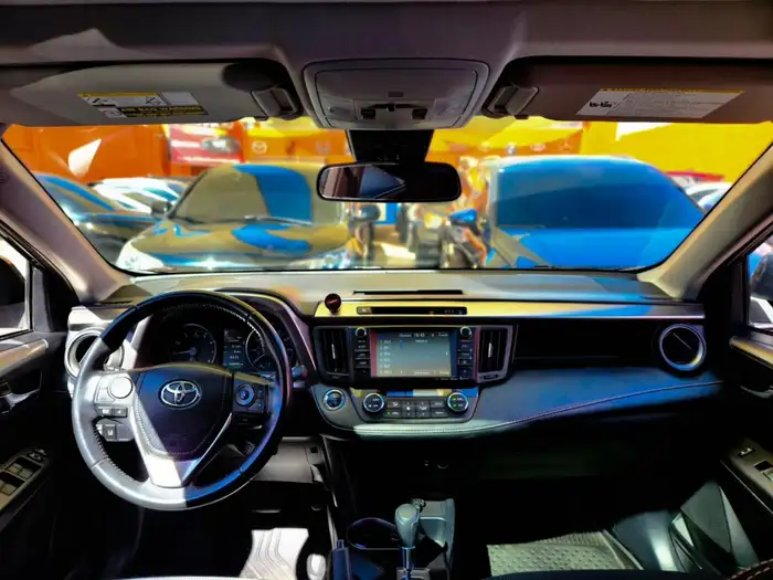 2018 Toyota RAV4 XLE AWD — 8