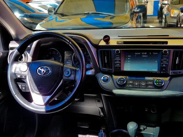 2018 Toyota RAV4 XLE AWD — 10
