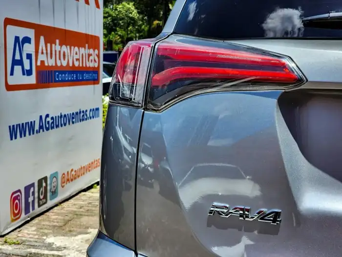 2016 Toyota RAV4 XLE FWD — 10