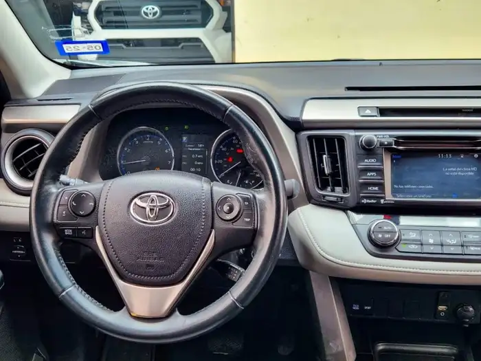 2016 Toyota RAV4 XLE FWD — 10
