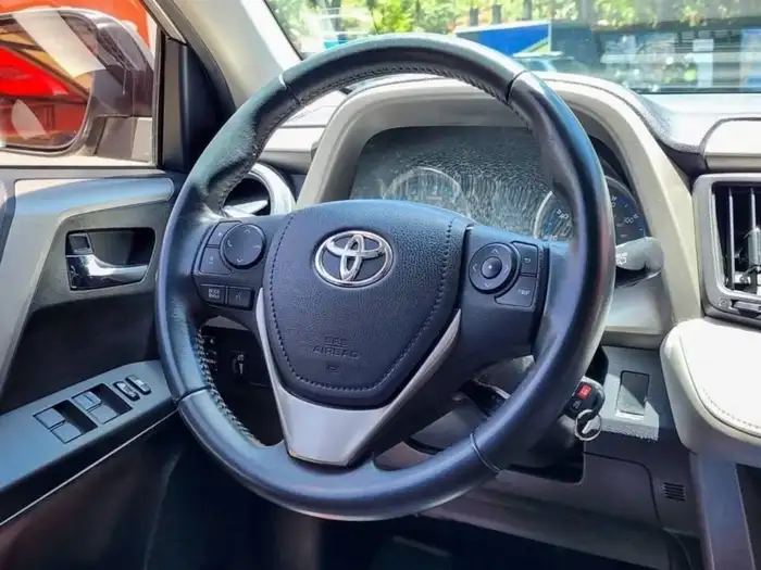 2016 Toyota RAV4 XLE FWD — 10