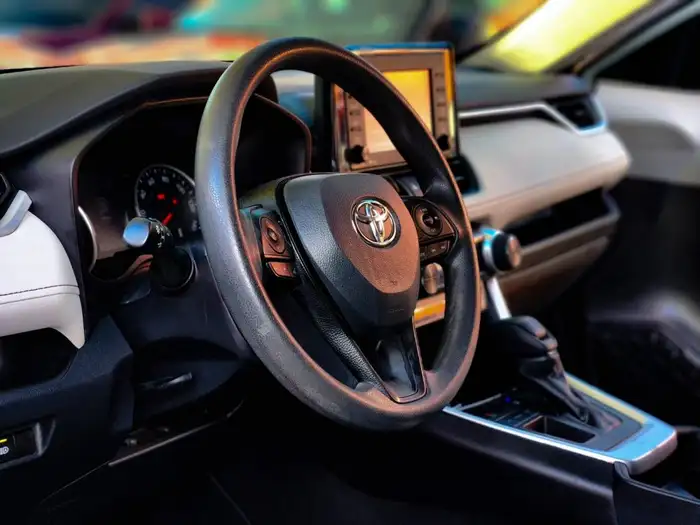 2020 Toyota RAV4 XLE FWD — 7