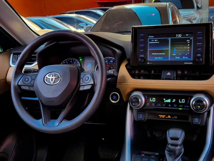 2022 Toyota RAV4 XLE FWD — 10