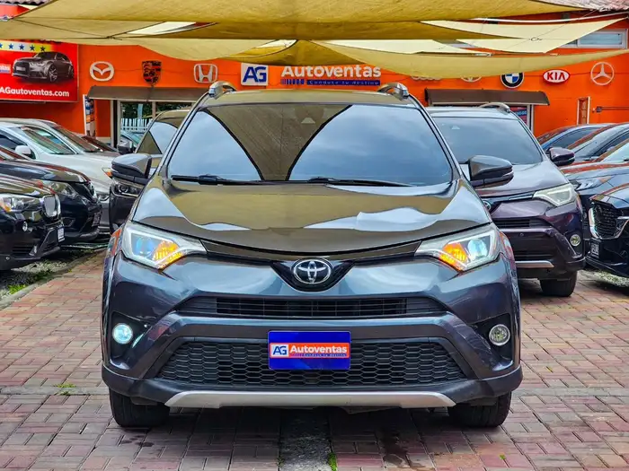 2018 Toyota RAV4 XLE — 11