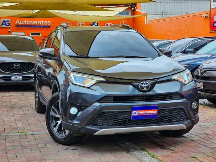 2018 Toyota RAV4 XLE — 3