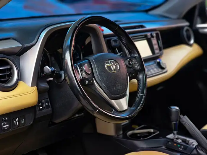 2018 Toyota RAV4 XLE — 7