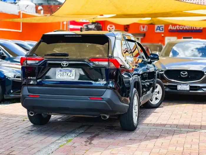 2020 Toyota RAV4 XLE — 6