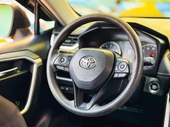 2020 Toyota RAV4 XLE — 10