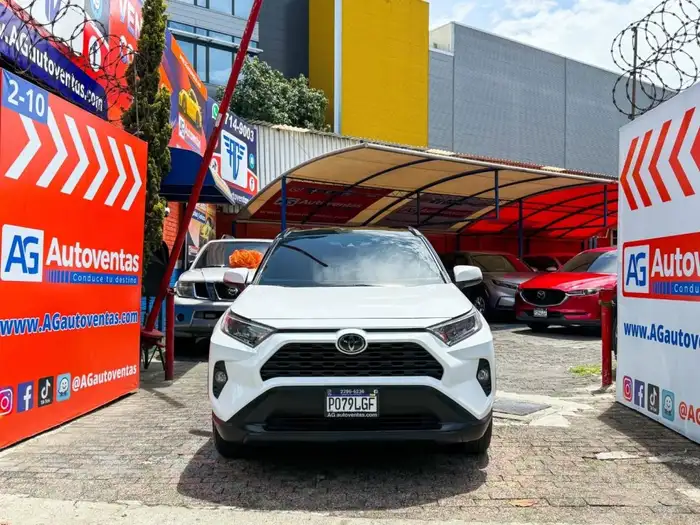 2021 Toyota RAV4 XLE — 2