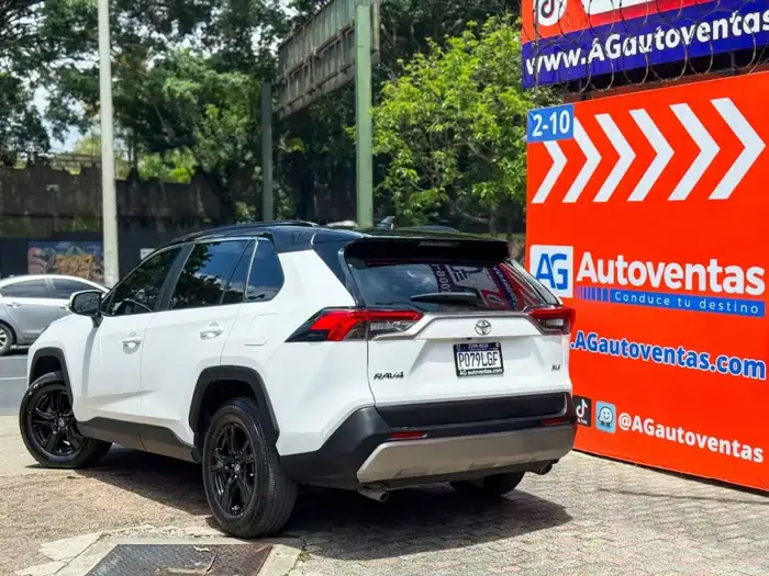 2021 Toyota RAV4 XLE — 4