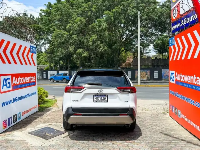 2021 Toyota RAV4 XLE — 5
