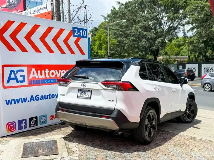 2021 Toyota RAV4 XLE — 6