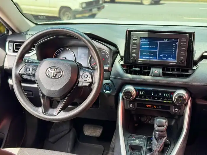 2021 Toyota RAV4 XLE — 10
