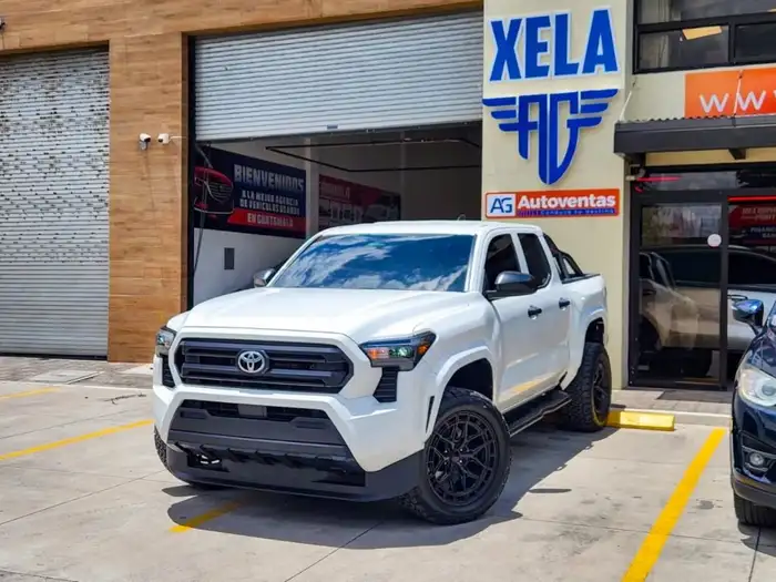 2024 Toyota TACOMA 4X4 — 2