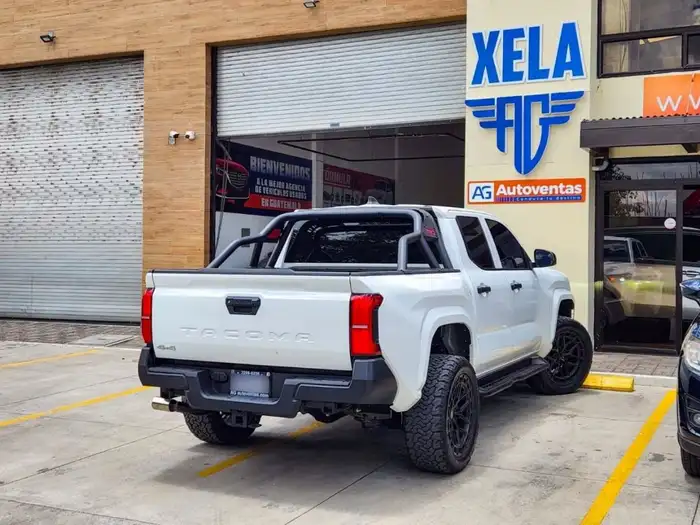 2024 Toyota TACOMA 4X4 — 6