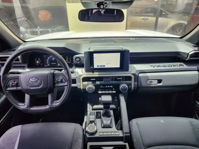 2024 Toyota TACOMA 4X4 — 8