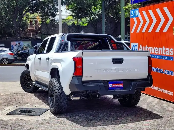 2024 Toyota TACOMA 4X4 — 6