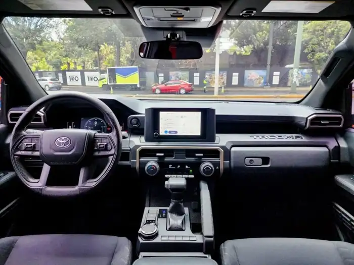 2024 Toyota TACOMA 4X4 — 8