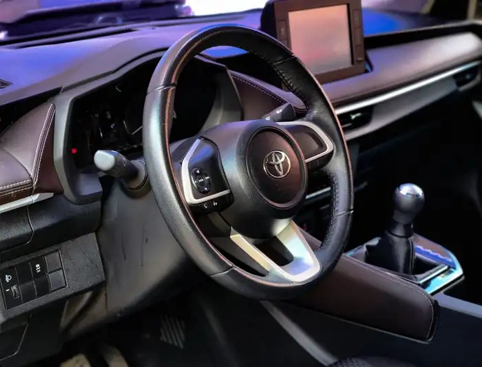 2023 Toyota YARIS E MECÁNICO DE AGENCIA — 7