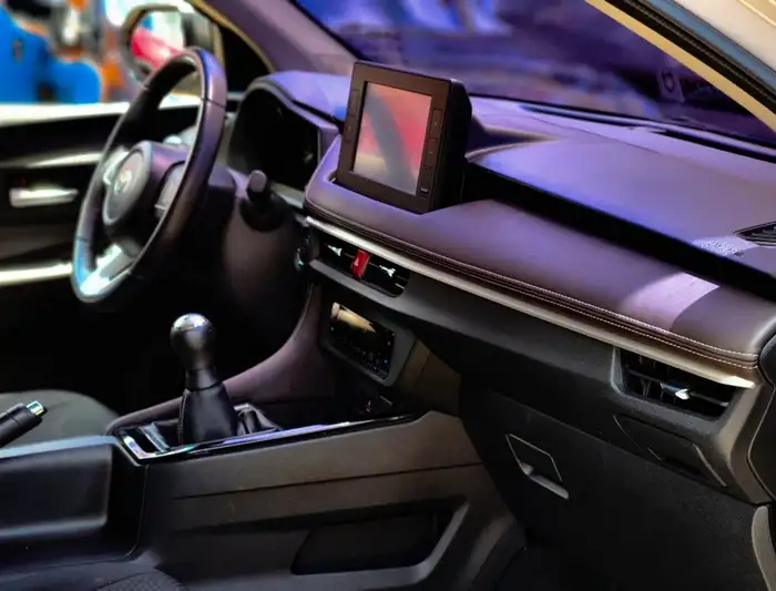 2023 Toyota YARIS E MECÁNICO DE AGENCIA — 9