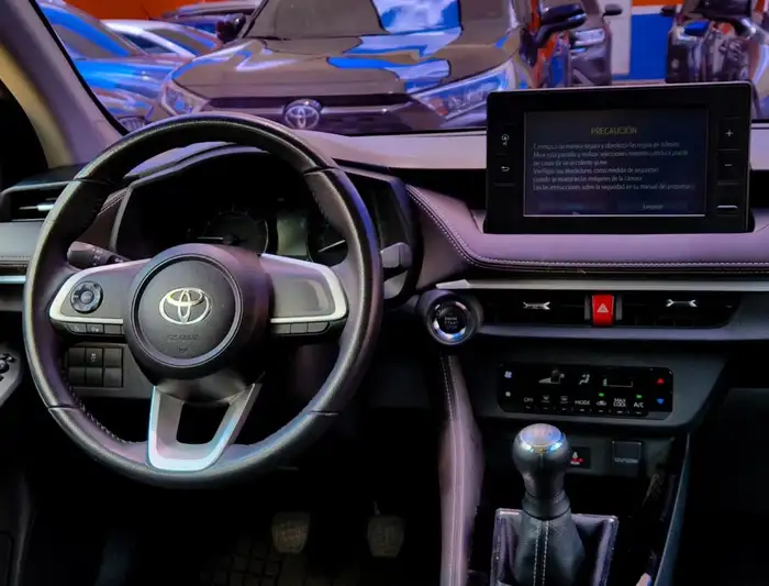 2023 Toyota YARIS E MECÁNICO DE AGENCIA — 10