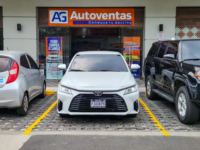2024 Toyota YARIS E MECÁNICO DE AGENCIA — 11