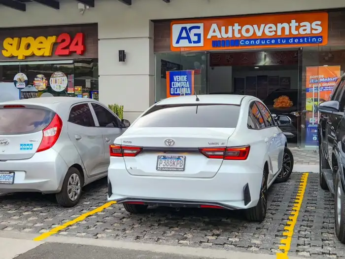 2024 Toyota YARIS E MECÁNICO DE AGENCIA — 6