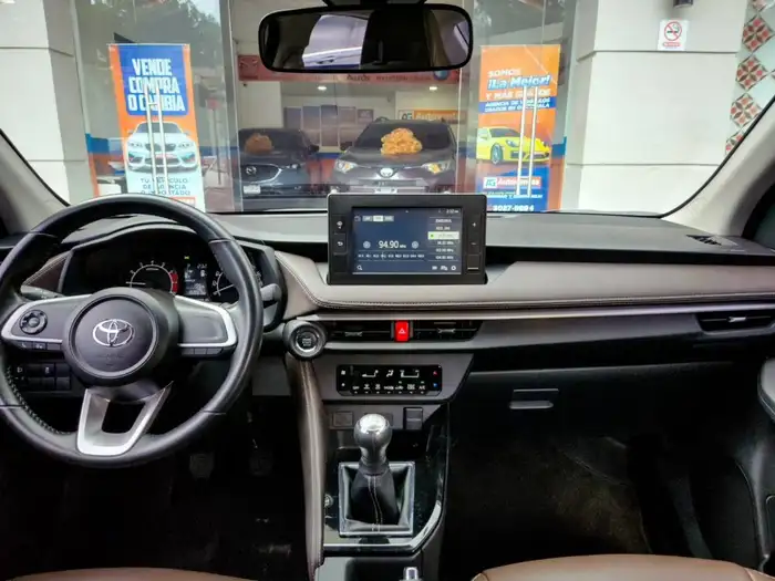 2024 Toyota YARIS E MECÁNICO DE AGENCIA — 8
