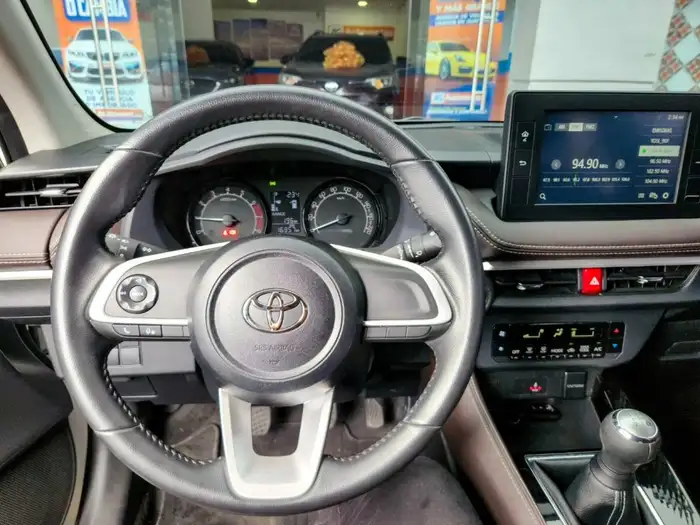 2024 Toyota YARIS E MECÁNICO DE AGENCIA — 10