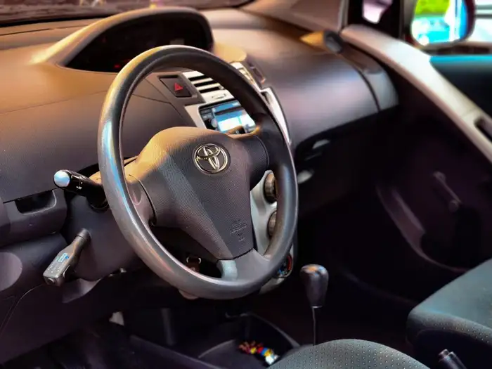 2007 Toyota Yaris — 7