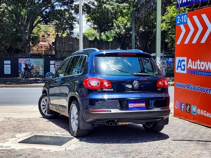 2011 Volkswagen TIGUAN S 2WD — 6
