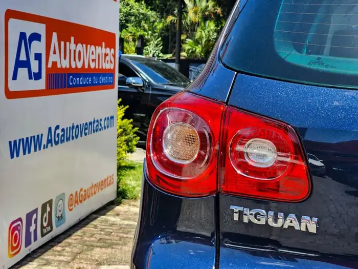 2011 Volkswagen TIGUAN S 2WD — 10