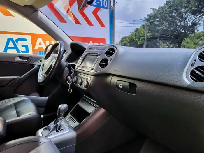2013 Volkswagen TIGUAN S FWD — 9