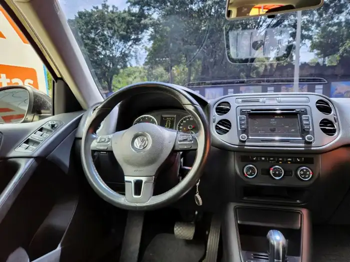 2013 Volkswagen TIGUAN S FWD — 10