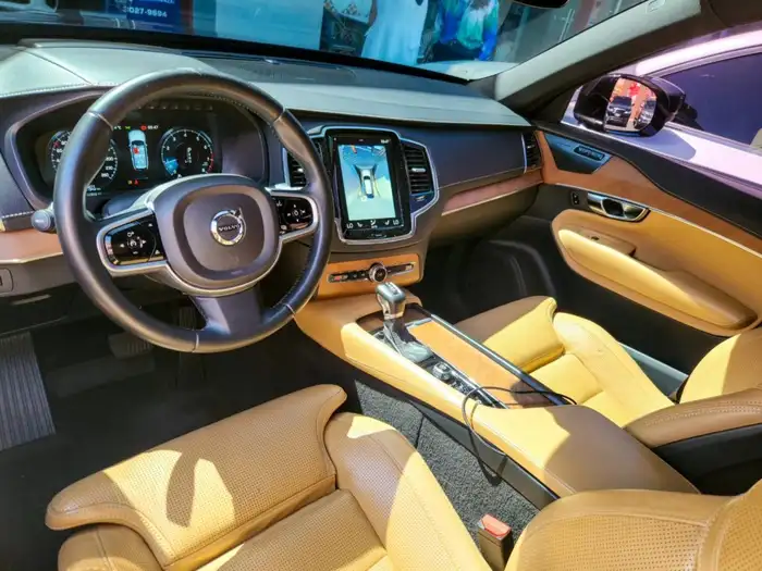 2019 Volvo XC90 T6 DE AGENCIA — 7