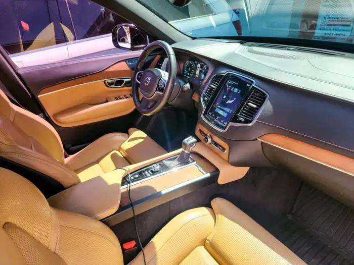 2019 Volvo XC90 T6 DE AGENCIA — 9