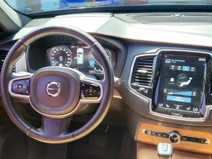 2019 Volvo XC90 T6 DE AGENCIA — 10