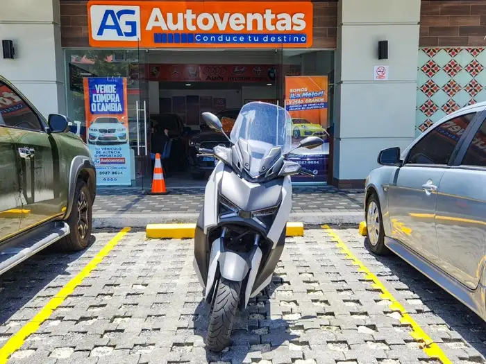 2024 Yamaha X-MAX 300 DE AGENCIA — 1