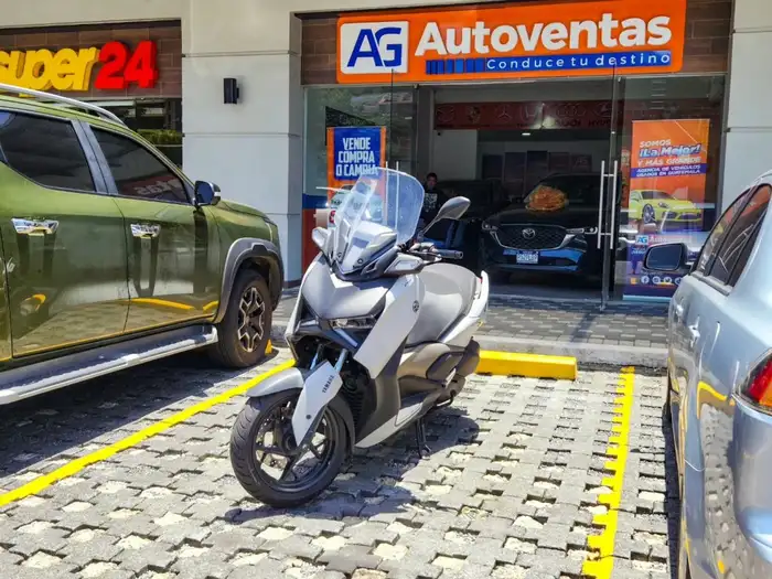 2024 Yamaha X-MAX 300 DE AGENCIA — 2