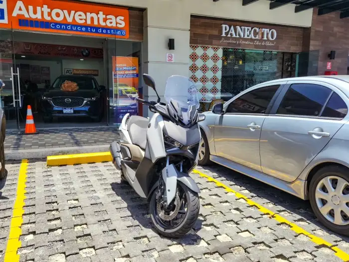 2024 Yamaha X-MAX 300 DE AGENCIA — 3