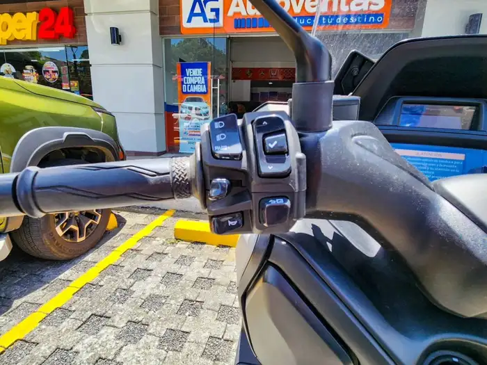 2024 Yamaha X-MAX 300 DE AGENCIA — 7