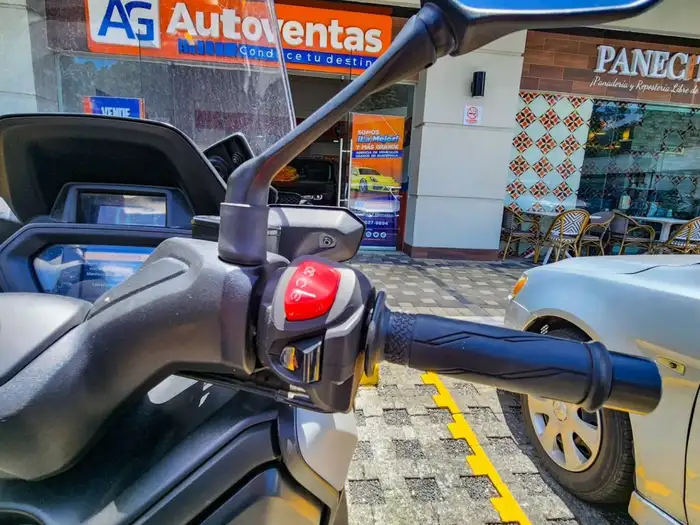 2024 Yamaha X-MAX 300 DE AGENCIA — 9