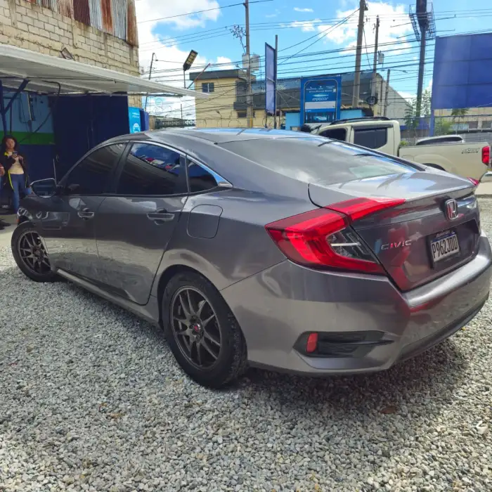 2018 Honda Civic — 5