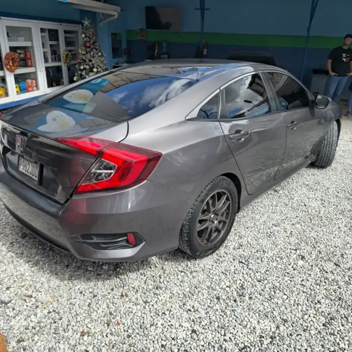 2018 Honda Civic — 7