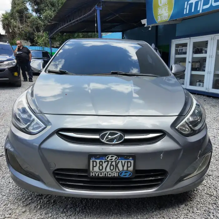 2013 Hyundai Accent — 12